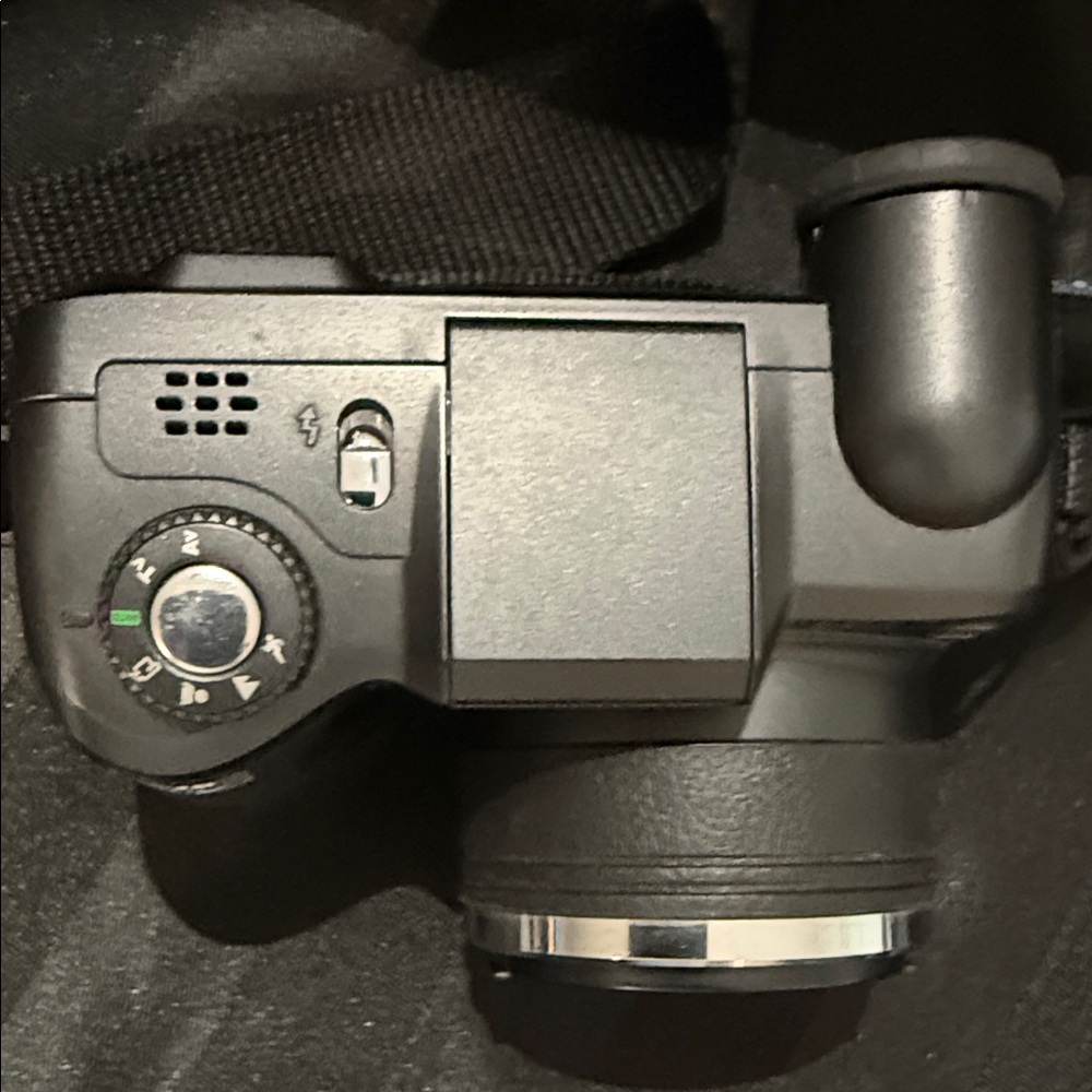 HP Black Digital Camera with Optex Blue Bag - Picture 3 of 12